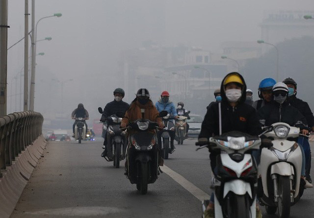 Hà Nội: Sương mù bao phủ dày đặc, các tòa nhà cao tầng bất ngờ biến mất-13