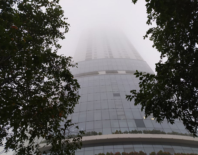 Hà Nội: Sương mù bao phủ dày đặc, các tòa nhà cao tầng bất ngờ biến mất-8