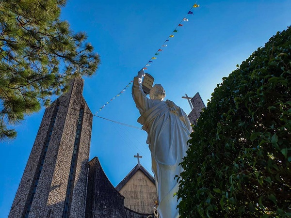 Toàn cảnh hai nhà thờ lớn ở Huế trong dịp Giáng sinh-3