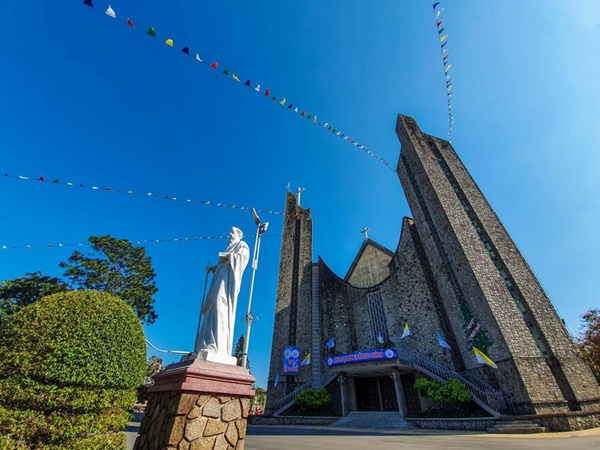 Toàn cảnh hai nhà thờ lớn ở Huế trong dịp Giáng sinh-6
