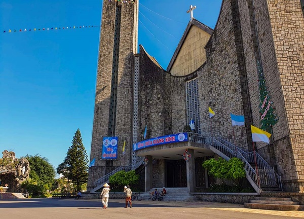 Toàn cảnh hai nhà thờ lớn ở Huế trong dịp Giáng sinh-10