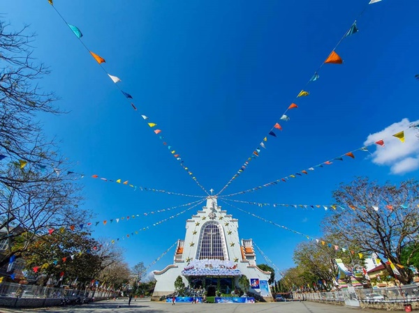 Toàn cảnh hai nhà thờ lớn ở Huế trong dịp Giáng sinh-14