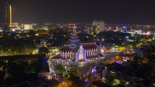 Toàn cảnh hai nhà thờ lớn ở Huế trong dịp Giáng sinh-16