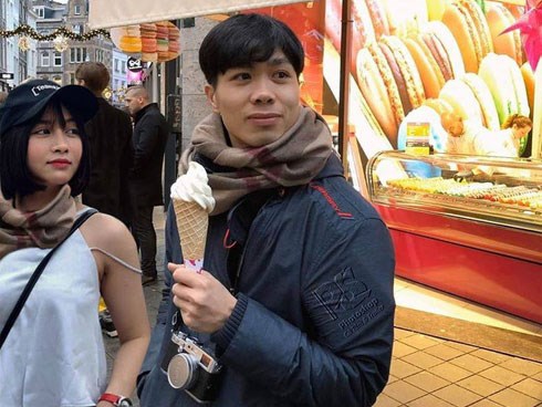 Bức ảnh photoshop hot nhất hôm nay: Couple Loan - Phượng tình tứ đi chơi noel, dân tình đẩy thuyền yêu thật luôn đi