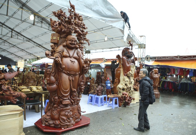 Choáng với bức tượng Phật Di Lặc Cửu tặc bằng gỗ hương giá 1 tỷ-1