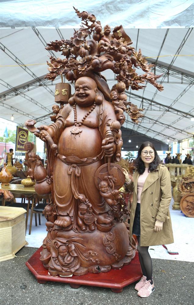 Choáng với bức tượng Phật Di Lặc Cửu tặc bằng gỗ hương giá 1 tỷ-2