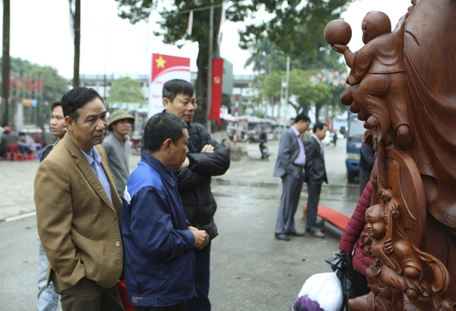 Choáng với bức tượng Phật Di Lặc Cửu tặc bằng gỗ hương giá 1 tỷ-11