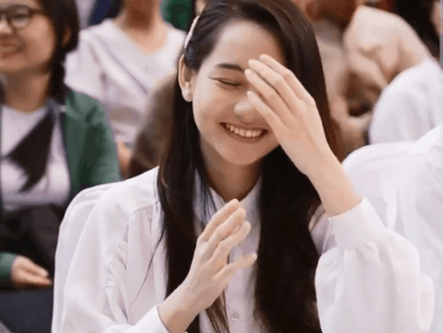 Trúc Anh Mắt biếc và những lần mặc gợi cảm-16