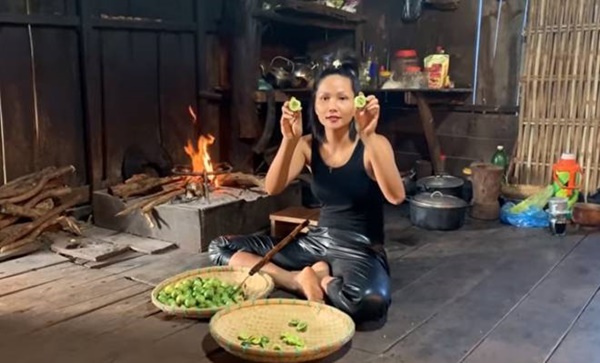 Hết nhiệm kỳ, HHen Niê thấy sung sướng cuộc đời khi vào bếp, tự nhận ăn siêu khoẻ-13