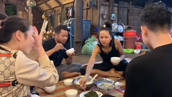 Hết nhiệm kỳ, HHen Niê thấy sung sướng cuộc đời khi vào bếp, tự nhận ăn siêu khoẻ-20