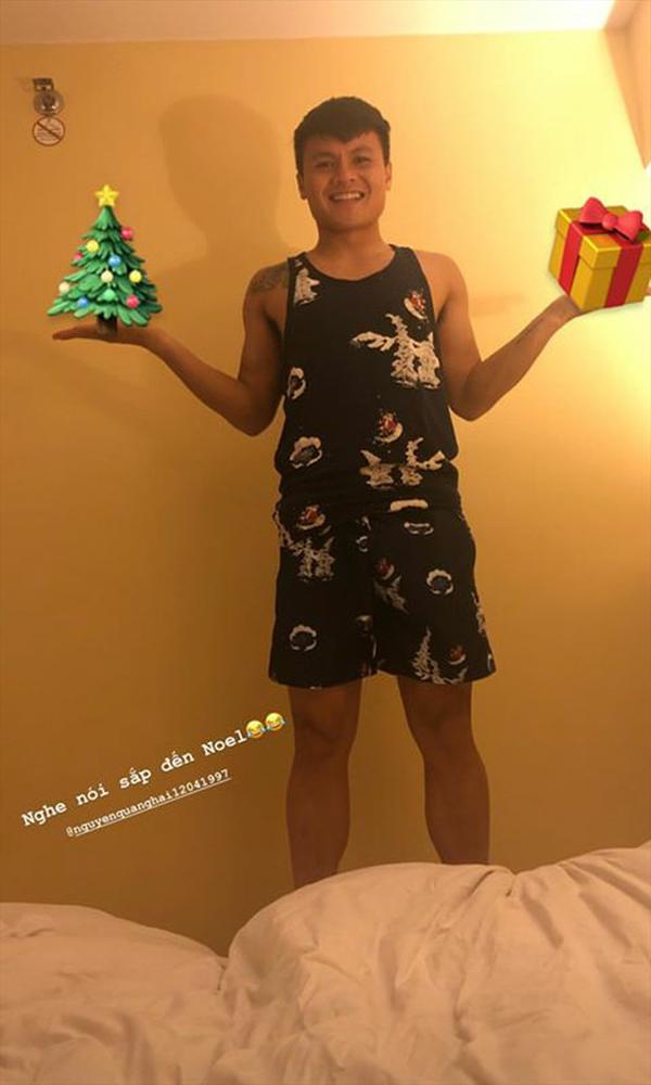 Quang Hải, Đức Chinh cùng gửi lời chúc Giáng sinh, fan lại soi ra hai chàng viết giống nhau đến từng dấu phẩy-6