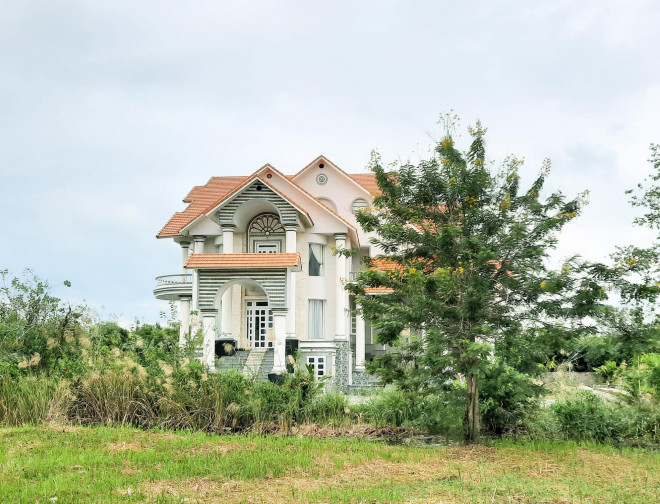 Tình tiết mới vụ biệt thự của đại gia Sông Đốc nghi bị nã đạn vào cửa-1