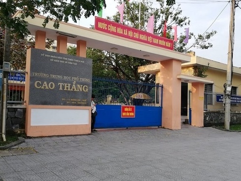 Học sinh ôm tim hò hét vì thầy giáo đẹp trai như diễn viên điện ảnh, thân hình hoàn mỹ không khác gì tượng điêu khắc-5