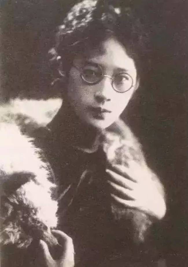 Chuyện tình gần 100 năm trước của người đàn ông sợ vợ, chỉ vì can đảm thổ lộ: Tôi rất nghèo mà thành công lấy được cô gái đẹp giàu có-1