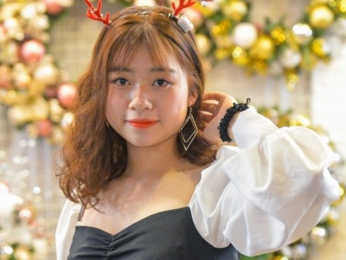 Trai xinh, gái đẹp đón Noel giữa biển người