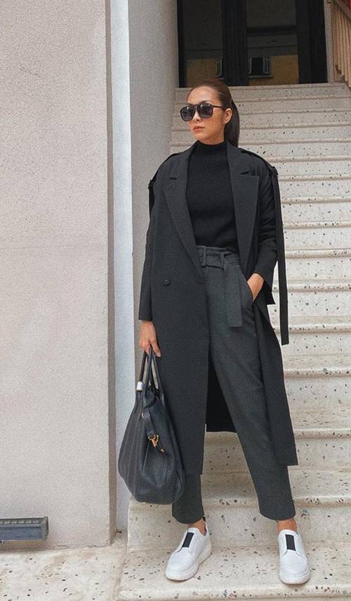 Chị chị em em” như Thanh Hằng với Hà Tăng, đến công thức phối áo cổ lọ cũng chia nhau-1