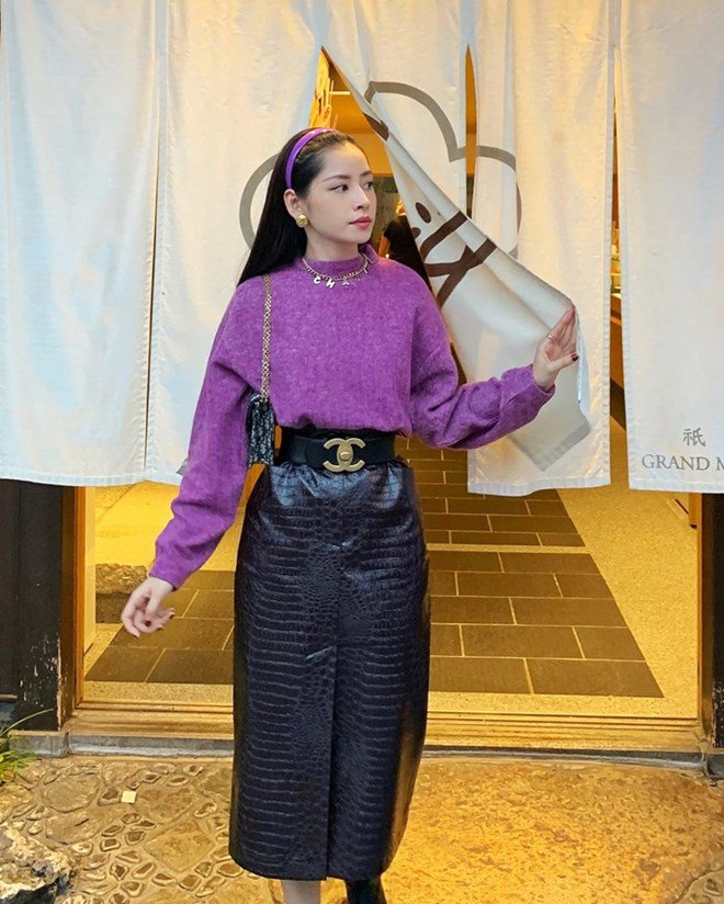 Chị chị em em” như Thanh Hằng với Hà Tăng, đến công thức phối áo cổ lọ cũng chia nhau-5