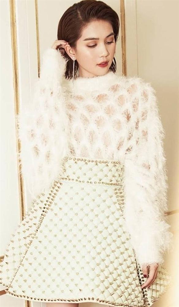 Chị chị em em” như Thanh Hằng với Hà Tăng, đến công thức phối áo cổ lọ cũng chia nhau-6