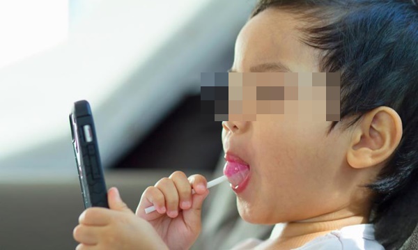 Trẻ nhỏ nghiện smartphone sẽ phải đối mặt với nguy cơ mắc ung thư não cao gấp 5 lần và hàng loạt căn bệnh nguy hiểm khác-3