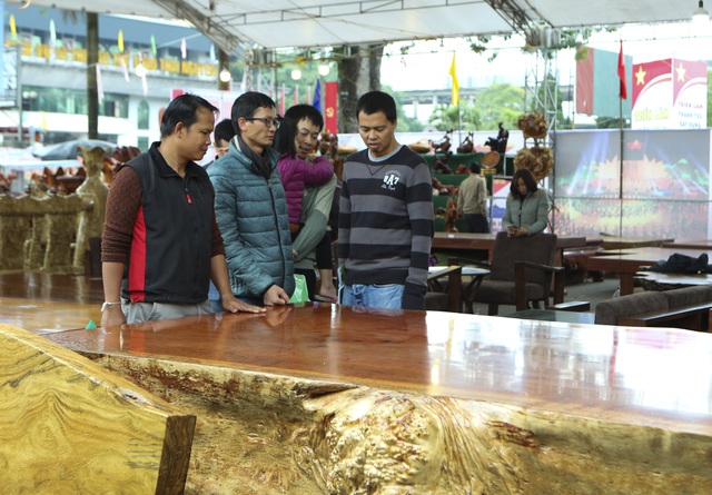 Chiêm ngưỡng những chiếc phản làm bằng gỗ cẩm giá hơn 2 tỷ-5