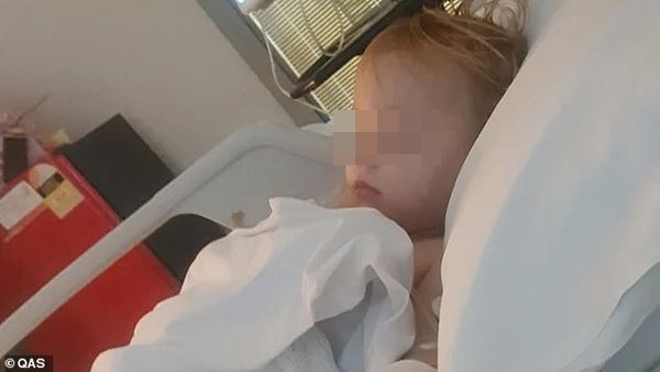 Bé gái 2 tuổi bị bỏng dạ dày bởi kẻ giết người thầm lặng có sẵn trong nhiều gia đình-1