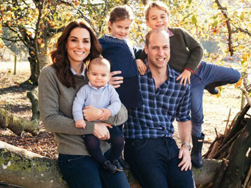 Trong khi chị dâu Kate rạng rỡ dự Giáng sinh cùng gia đình nhà chồng, Meghan Markle lại lặng lẽ như thế này đây-5