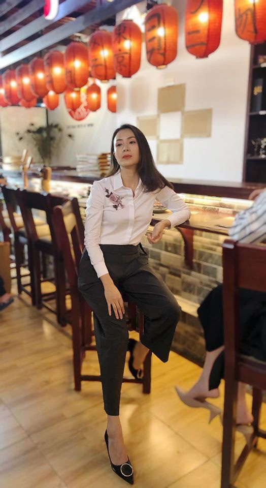 Những hình ảnh không có trên phim của Khuê Hoa hồng trên ngực trái-1