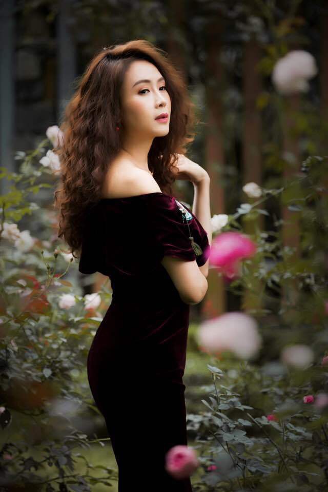 Những hình ảnh không có trên phim của Khuê Hoa hồng trên ngực trái-15