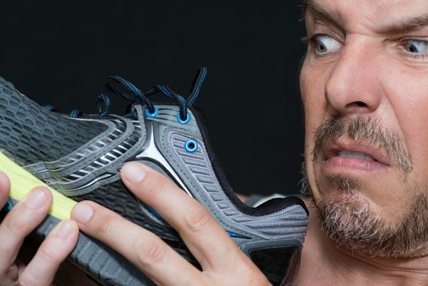 5 mẹo đơn giản giữ giày thể thao không bị hôi-1