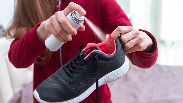 5 mẹo đơn giản giữ giày thể thao không bị hôi-3