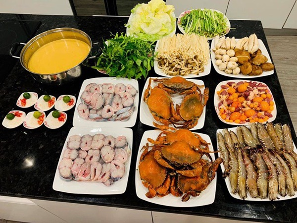 Đại tiệc nhà sao Việt đêm Giáng sinh: Ngọc Lan vui vẻ vào bếp sau ly hôn-9