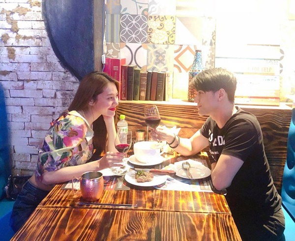 Đại tiệc nhà sao Việt đêm Giáng sinh: Ngọc Lan vui vẻ vào bếp sau ly hôn-11