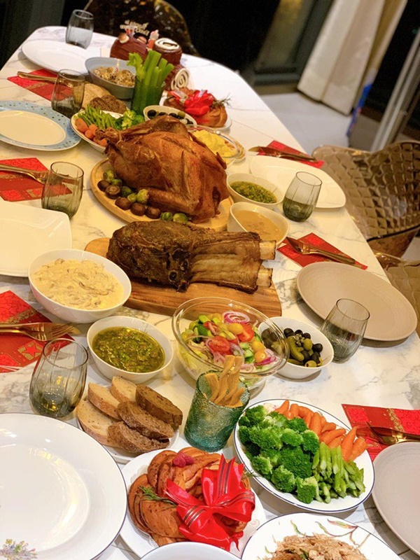 Đại tiệc nhà sao Việt đêm Giáng sinh: Ngọc Lan vui vẻ vào bếp sau ly hôn-15