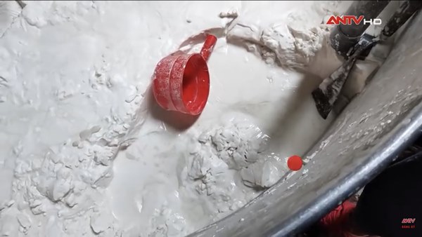 Ăn Tết bằng miến ngâm hóa chất tẩy trắng, người tiêu dùng sẽ phải đối mặt với nguy cơ nhiễm độc chì, ung thư: 3 dấu hiệu để dễ dàng nhận biết miến bẩn-3