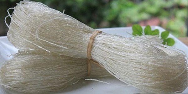 Ăn Tết bằng miến ngâm hóa chất tẩy trắng, người tiêu dùng sẽ phải đối mặt với nguy cơ nhiễm độc chì, ung thư: 3 dấu hiệu để dễ dàng nhận biết miến bẩn-11