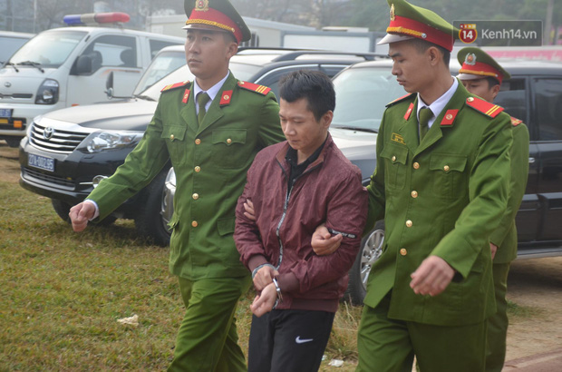 Xét xử vụ nữ sinh giao gà bị sát hại: Bùi Thị Kim Thu run lẩy bẩy đứng trước vành móng ngựa, liên tục kêu oan-28