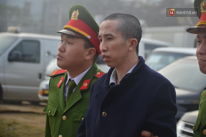 Xét xử vụ nữ sinh giao gà bị sát hại: Bùi Thị Kim Thu run lẩy bẩy đứng trước vành móng ngựa, liên tục kêu oan-26