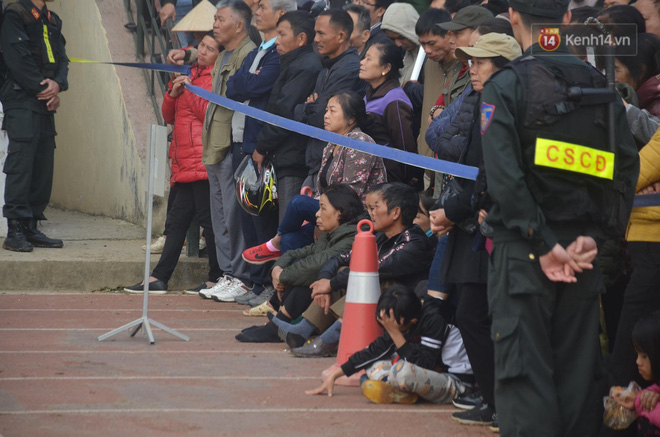 Xét xử vụ nữ sinh giao gà bị sát hại: Bùi Thị Kim Thu run lẩy bẩy đứng trước vành móng ngựa, liên tục kêu oan-13
