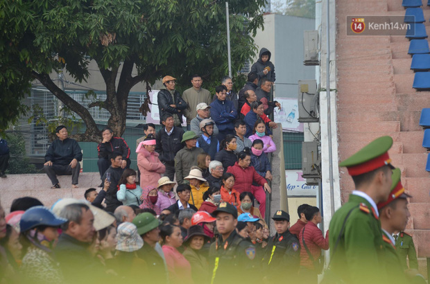 Xét xử vụ nữ sinh giao gà bị sát hại: Bùi Thị Kim Thu run lẩy bẩy đứng trước vành móng ngựa, liên tục kêu oan-10