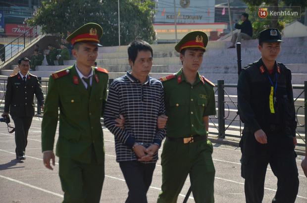 Bùi Văn Công nói không động đến sợi lông chân của Duyên, đồng bọn Phạm Văn Nhiệm lại khẳng định Công chính là người hiếp dâm nạn nhân đầu tiên-10