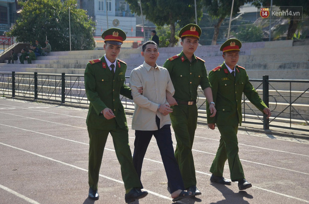 Bùi Văn Công nói không động đến sợi lông chân của Duyên, đồng bọn Phạm Văn Nhiệm lại khẳng định Công chính là người hiếp dâm nạn nhân đầu tiên-11