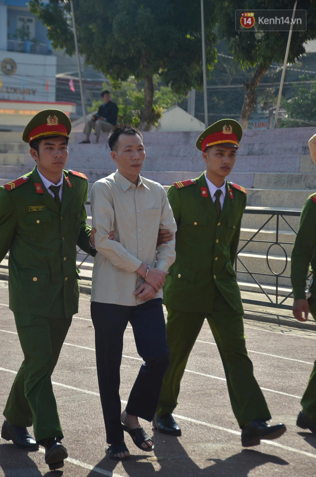 Bùi Văn Công nói không động đến sợi lông chân của Duyên, đồng bọn Phạm Văn Nhiệm lại khẳng định Công chính là người hiếp dâm nạn nhân đầu tiên-12