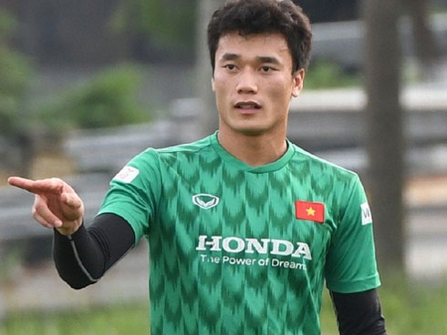 HLV Park Hang-seo yêu cầu tưới thêm nước cho mặt cỏ sân Thống Nhất-2