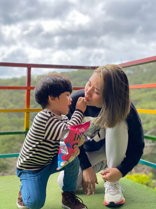 Ngọc Lan đăng hẳn ảnh bày tỏ sự tức giận vì chân con trai chi chít vết đỏ sau khi cùng chồng cũ về quê chơi?-3