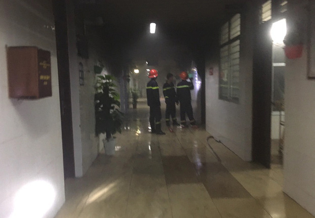 Vụ nam bệnh nhân đốt bệnh viện ở Nghệ An: Đối tượng lột quần áo nữ y tá đòi hiếp dâm-1