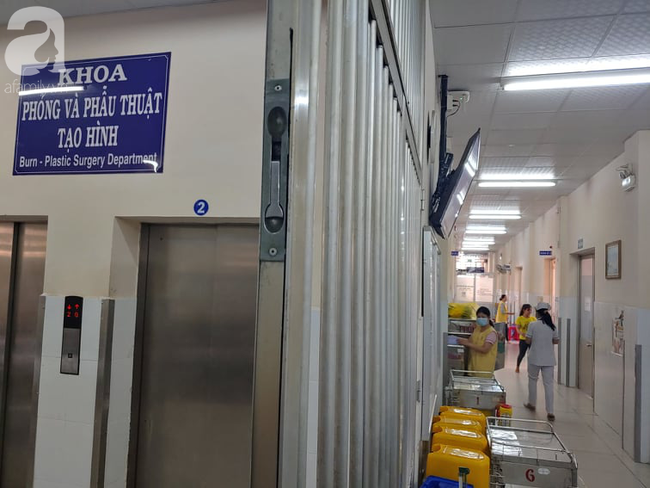 Máy bay đi đi Hongkong của hãng hàng không Air Asian hạ cánh khẩn cấp xuống sân bay Tân Sơn Nhất do nổ sạc dự phòng của khách-2