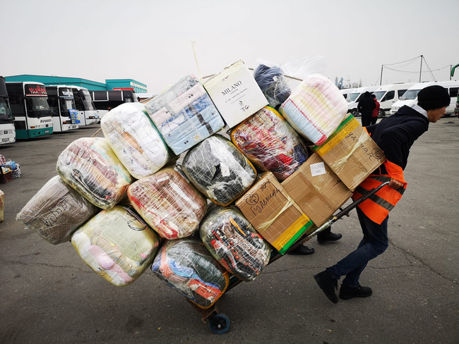 Cô gái bị mắng té tát vì tuyển người vác 230 bao xi măng lên tầng 34 với thù lao... 200.000 đồng-4