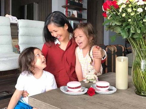 Cháu trai làm vỡ kính của bạn cùng lớp và bị yêu cầu bồi thường, bà nội có cách hành xử đến giáo viên cũng sửng sốt-5