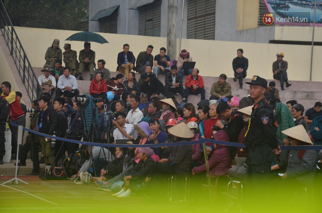 VKS đề nghị 6 án tử hình cho nhóm đối tượng sát hại nữ sinh giao gà, người dân theo dõi phiên tòa đồng loạt vỗ tay-11