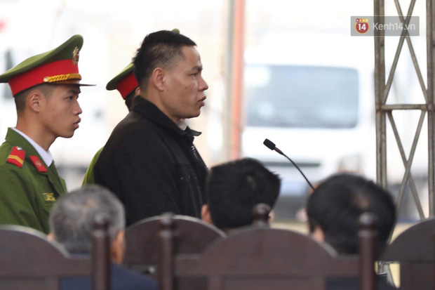 VKS đề nghị 6 án tử hình cho nhóm đối tượng sát hại nữ sinh giao gà, người dân theo dõi phiên tòa đồng loạt vỗ tay-15